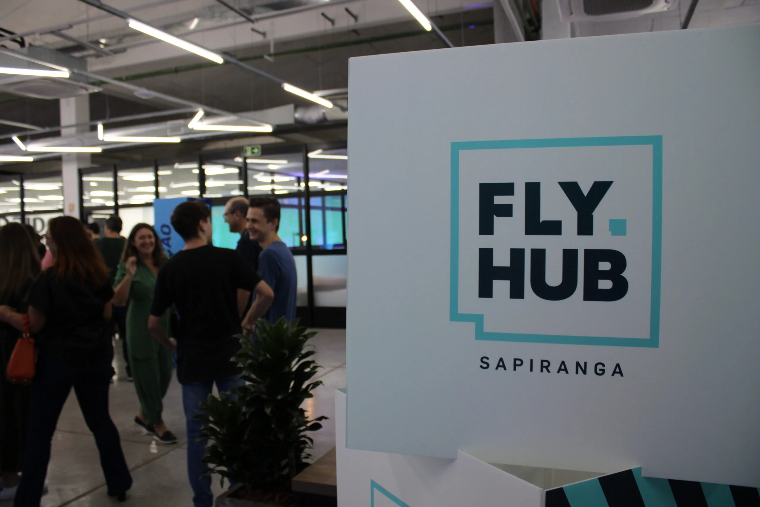 Fly.Hub em Sapiranga fortalece inovação com coworking acessível e moderno